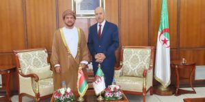 سايحي يتباحث فرص التعاون الصحي مع سفير سلطنة عمان