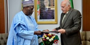 تينوبو يوفد مبعوثا خاصا للرئيس الجزائري حول النيجر