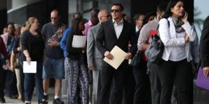 انخفاض فرص العمل في أمريكا لأدنى مستوى وانكماش في الصناعة