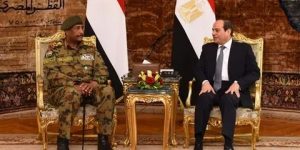 قائد الجيش السوداني يزور مصر قبل التوجه إلى السعودية..