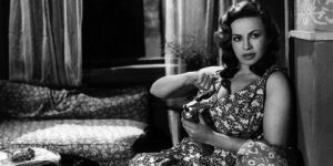 أُصيبت بالرعب وطلبت السفر.. تفاصيل أسوأ ليلة في حياة هند رستم