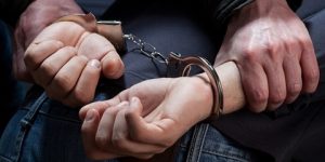 القبض على فنان مصري شهير بحوزته مواد مخدرة