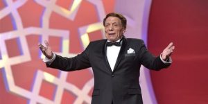 أشرف زكي يكشف تفاصيل المكالمة التي جمعته بعادل إمام