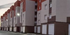  بيع 153 محل ذو إستعمال تجاري  ومهني بعنابة