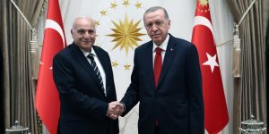 عطاف يبلغ الرئيس أردوغان بالمساعي التي بادر بها الرئيس تبون لتهدئة الأوضاع والمساهمة في حل أزمة النيجر