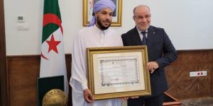 بلمهدي يكرم القارئ المتوج بالمرتبة الثانية في مسابقة الملك عبد العزيز