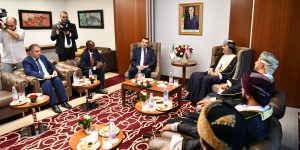 عرقاب ورئيس مجلس الشورى لسلطنة عمان يبحثان فرص التعاون والاستثمار