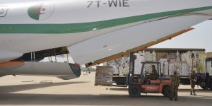 الجزائر تقرر إيفاد مساعدات إنسانية هامة واستعجالية إلى ليبيا