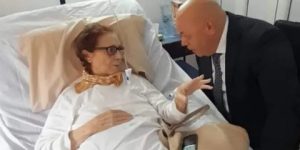 ربيڨة يزور المجاهدة جميلة بوحيرد بالمستشفى