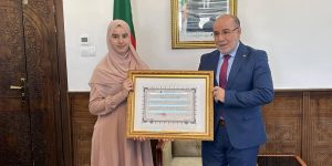 بلمهدي يكرم المتوجة بالمرتبة الثالثة في مسابقة “الشيخة فاطمة بنت مبارك” الدولية  للقرآن الكريم بدبي