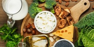 صحتنا في غذائنا.. أطعمة تجنب هشاشة عظام المسنات