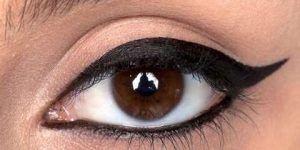 جمال وأناقة.. نصائح للمبتدئات لرسم العيون باستخدام الكحل