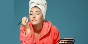 جمال وأناقة.. نصائح أساسية يجب على كل امرأة معرفتها عند وضع الماكياج