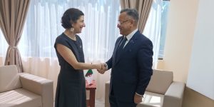 بداري يتباحث مع نظيرته الشيلية تعزيز التعاون في مجال الهديروجين الأخضر والطاقات المتجددة