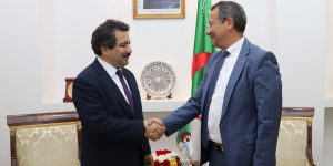 وزير الأشغال العمومية والمنشآت القاعدية يستقبل السفير التركي بالجزائر