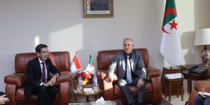 فايد يتحادث مع سفير سنغافورة بالجزائر حول التعاون الثنائي
