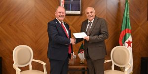 عطاف يتسلم أوراق اعتماد سفير فنلندا الجديد