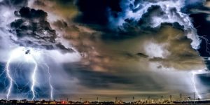 الزلازل والأعاصير … آية وعبرة