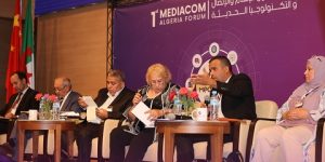 منتدى “ميدياكوم”.. نقاش حول التحديات الإعلامية في عصر الرقمنة بالجزائر