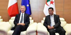 وزير الاتصال يجري محادثات مع كاتب الدولة الإيطالي