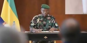 قائد الانقلاب العسكري في الغابون يتعهد “إعادة تنظيم” المؤسسات في البلاد