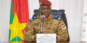 بوركينا فاسو: الحكومة تحظر “جون أفريك” ورقيا وإلكترونيا