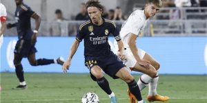 مودريتش مطلوب في ناد أوروبي مغمور