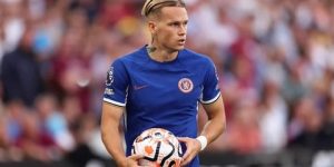 ساوثغايت معجب بالأوكراني مودريك