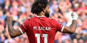 صلاح يخبر لاعبي ليفربول بموقفه من الرحيل