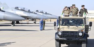 الفريق أول شنقريحة يطالب إطارات الجيش بالمزيد من الجهود