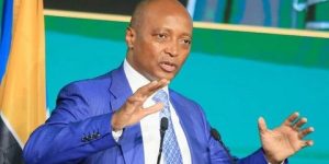 صادي يتلقى تهنئة من رئيس الكاف باتريس موتسيبي