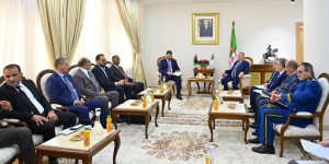 وزير الداخلية يتحادث مع نظيره الليبي