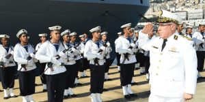 تفتيش الفرقاطة متعددة المهام “المدمر”