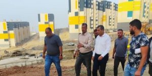 مدير وكالة “عدل” يعاين سير الأشغال بموقع 6500 وحدة سكنية بمفتاح