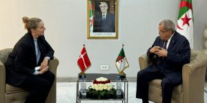 عون يدعو مخابر “ليوفارما” الدنماركية إلى تكثيف استثماراتها بالجزائر