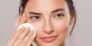 جمال وأناقة.. أشياء لا يمكن استخدامها على بشرة الوجه أبداً !