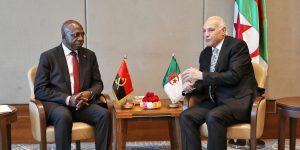 القضية الفلسطينية محور لقاء عطاف ونظيره الأنغولي