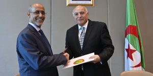 عطاف يستقبل السفير الجديد لموريتانيا بالجزائر
