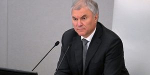 فولودين يدعو لعزل بايدن قبل أن يشن حربا عالمية