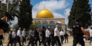 مئات المستوطنين يقتحمون المسجد الأقصى بعيد “العرش”
