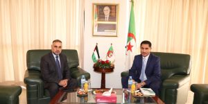 وزير الاتصال يستقبل سفير دولة فلسطين بالجزائر