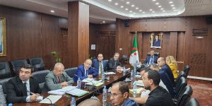 بلعريبي يترأس اجتماع تقييمي لضبط البرامج المقبلة لتوزيع سكنات عدل