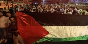 “عالقدس رايحين شهداء بالملايين”.. حشود عراقية تتوافد إلى الحدود الأردنية