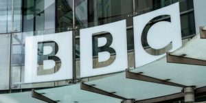 احتجاجاً على تغطيتها العدوان على غزة.. استقالة جديدة من “بي. بي. سي”