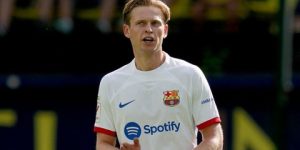 الديون تجبر برشلونة على بيع دي يونغ