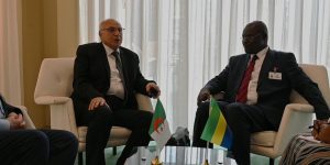 عطاف يجري محادثات ثنائية مع نظيره الغابوني بمقر الأمم المتحدة بنيويورك