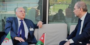 عطاف يجتمع مع نظيره الأردني بنيويورك