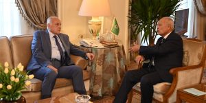 عطاف يجري بالقاهرة مشاورات ثنائية مع أبو الغيط ويتحادث مع عدد من نظرائه العرب