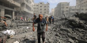 إبادة لأسر بكامل أفرادها وتدمير لبنى تحتية في قطاع غزة.. استشهاد 700 طفل في غزة وإصابة 1600 آخرين خلال أسبوع