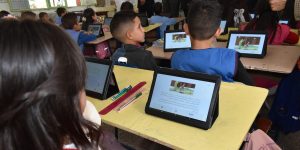 تجهيز 3270 مدرسة بالألواح الإلكترونية على المستوى الوطني